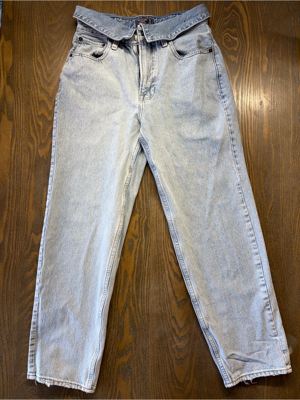 Abercrombie & Fitch Mom Jeans Light Wash High Rise Raw Hem Size 27 / 4R